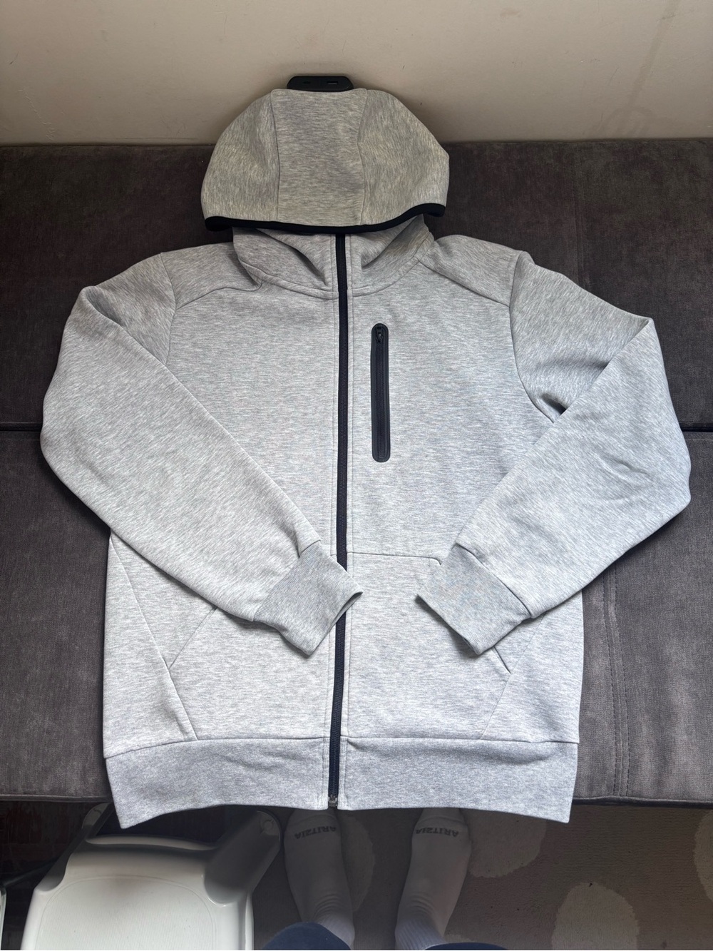 M - L - UNIQLO Tech Hoodie Zip-up Sweater